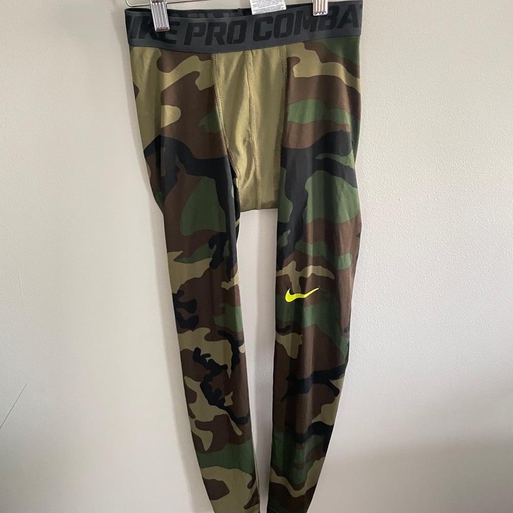 Men Nike camo dri fit workout leggings